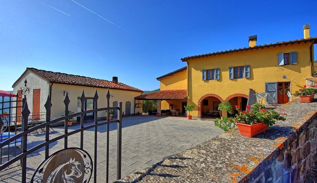 Orciaia - Apartment with pool