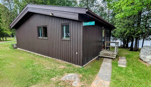 Outstanding, Beachfront Cottage on Wolfe Lake