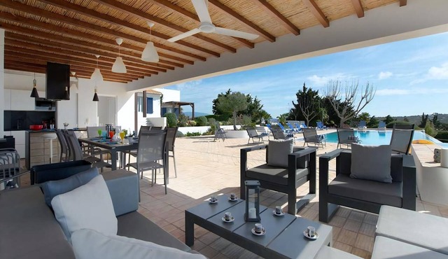 Outstanding Lagos Villa | 6 Bedrooms | Villa Alfarrobeira | Stunning Sea View