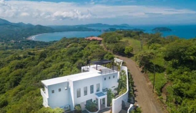 Pacific-View Villa, Pool & Private Concierge