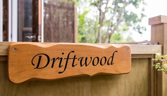 Palm Beach Bungalows: Driftwood