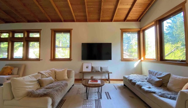 Palm Retreat House-Luxury Home Near Snug Cove