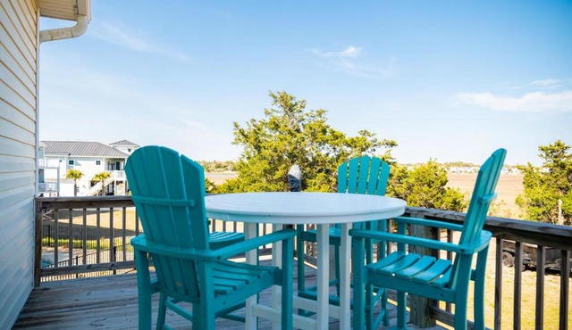 Paradise Palm by Oak Island Accommodations