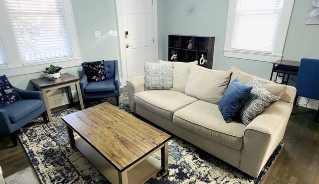 Park View Point - 2 Bed/1.5 Bath Centrally Located