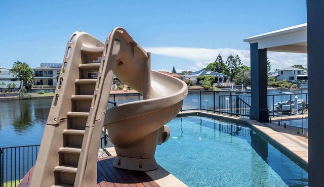 Parrearra Paradise On The Canal With Water Slide!