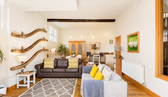 Pass the Keys | Charming 3 Bed in Historic Shottery