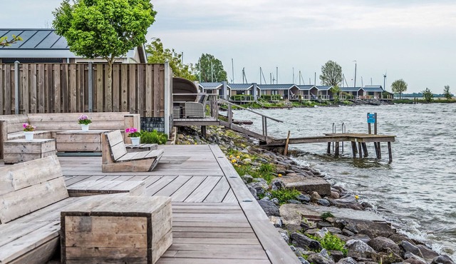 Pavilion Waterfront 6 by Interhome