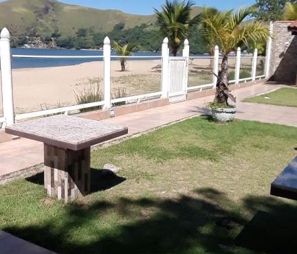Pe na areia
