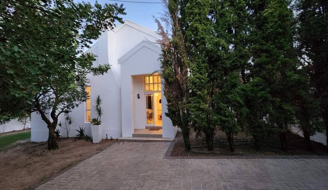 Peaceful and private 3 Bedroom country villa located central Riebeek Kasteel.