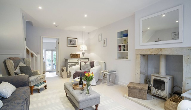 Pearl Cottage, Cotswold Cottage sleeping 5 people in 3 bedrooms