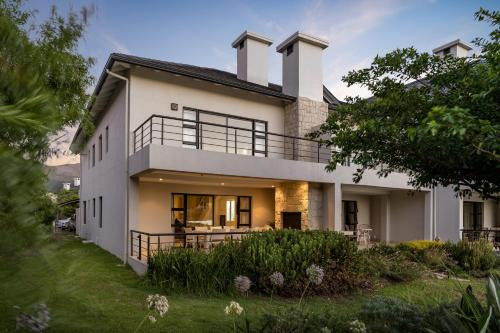 Pearl Valley family golf lodge on nature lake with mountain views