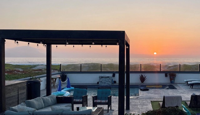 "Pedazo de Cielo" is a Beach Front house with Private Pool in Ensenada BC.