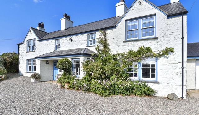 Pen y Bryn - a cottage that sleeps 10 guests in 5 bedrooms