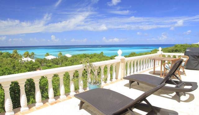 Penthouse Mimosa Great Views, Oceanfront Estate