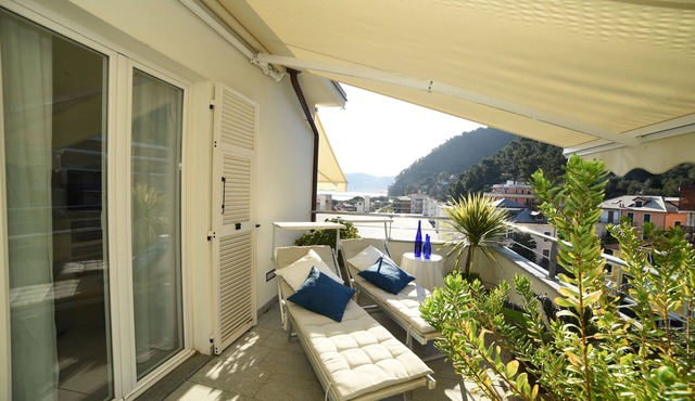 PENTHOUSE on the sea with garage June-September check-in/check-out on Saturdays