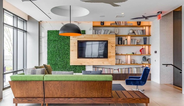 Penthouse Retreat with Rooftop Pool – Explore Silver Spring & Washington D.C.