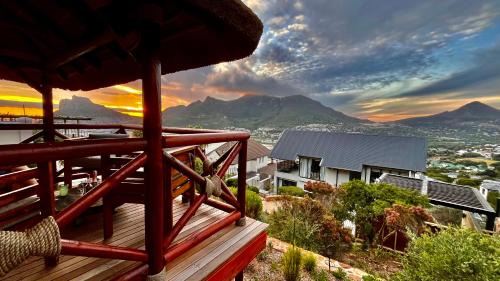 Pepper House Villa ,Housekeeper , heated pool , Hot tub, backup solar and water systems