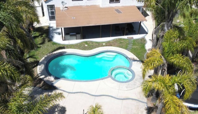 Perfect 4-bedroom house in Oxnard for your next getaway