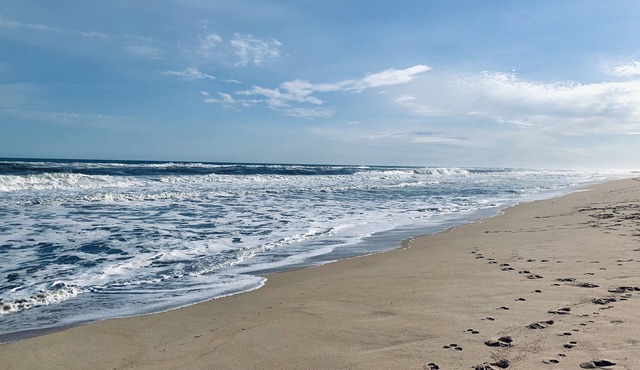 Perfect Hamptons getaway: heated & salted pool,minutes to beaches, East H & Sag!