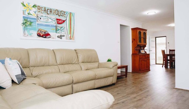 Perfect Location 4BR Home Warana - 200m to Beach!