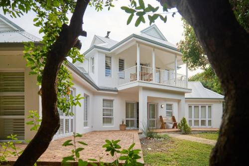 Perlemoen House A Stone's Throw from the Ocean
