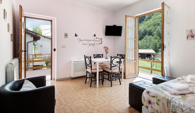 Pet-Friendly Apartment with Mountain View, Shared Pool & Wi-Fi