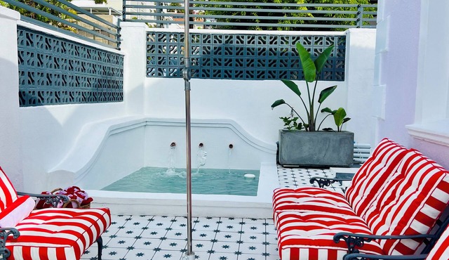 Petit Pineapple House Villa & Guesthouse