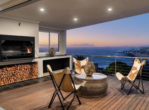 Phezulu Manor - Luxury Villa with Panoramic Views & 5 Terraces