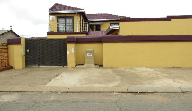Phomolong Guest House Soweto