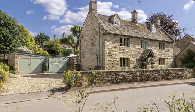 Picturesque dog friendly holiday cottage with beautiful gardens - Glebe Cottage