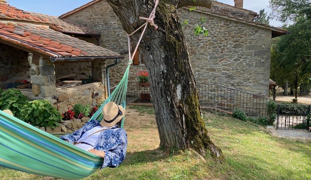 Pietrina: A family villa and pool for 10 in Tuscany near Arezzo