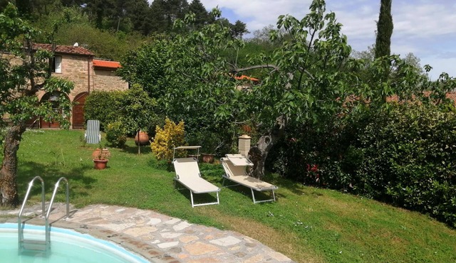 Pisa Florence: charming vacation villa with private garden, swimming pool
