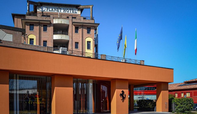Planet Hotel