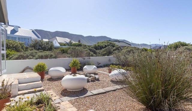 Plover Place | Coastal Nr Breakfast Bays Pools