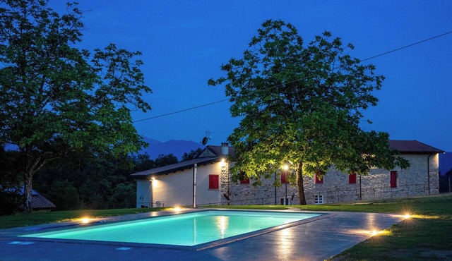 Podere di Emore - n. 1 - App. on the Francigena with swimming pool and Wi Fi