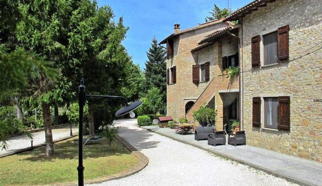 Podere Caldaruccio La Pineta - 26 people Cottage & Villa