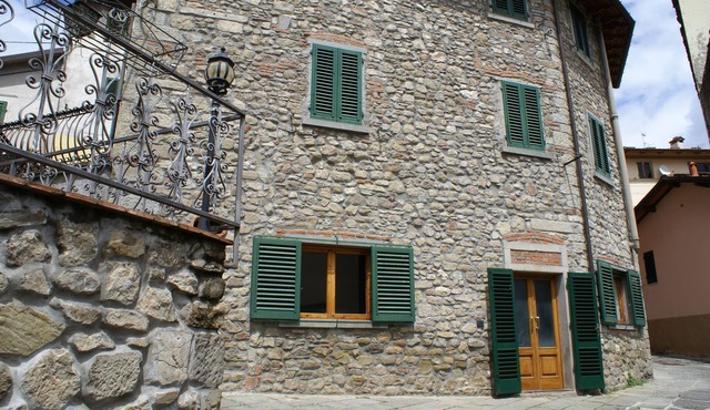 Poli Bolzoni House in Historic Center