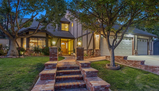 'Poltergeist' Movie House – Premium Stay with Pool, Hot Tub, Fire Pit & More