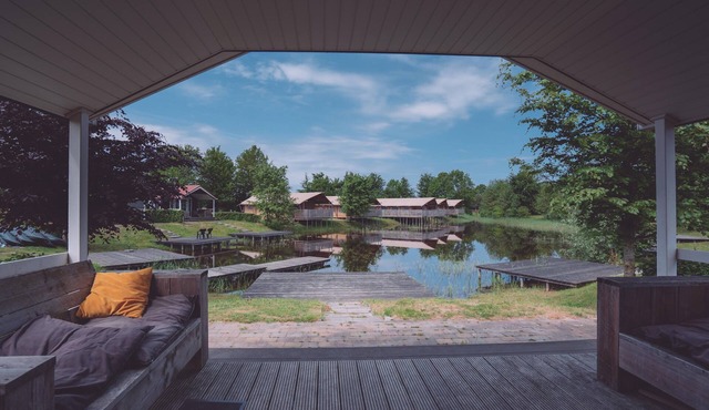 Pondside Stay w/Kitchen