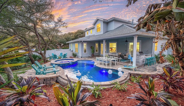 Pool+Hot Tub! Summer Kitchen, Putt Putt & Fire Pit
