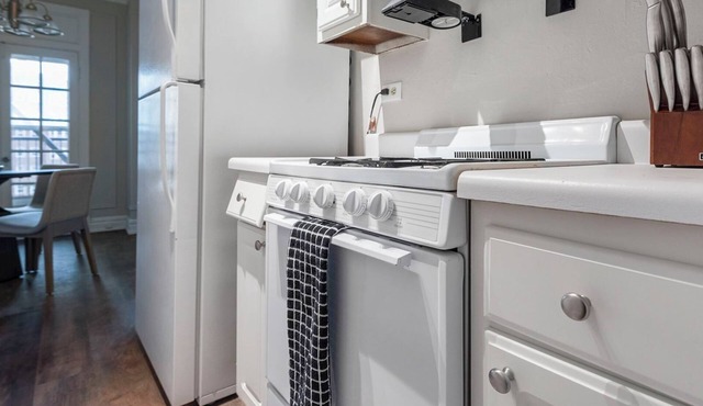 PoplarHouse 1BD+Den 14