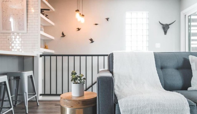 PORCHLIGHT HOME Central San Diego FREE parking