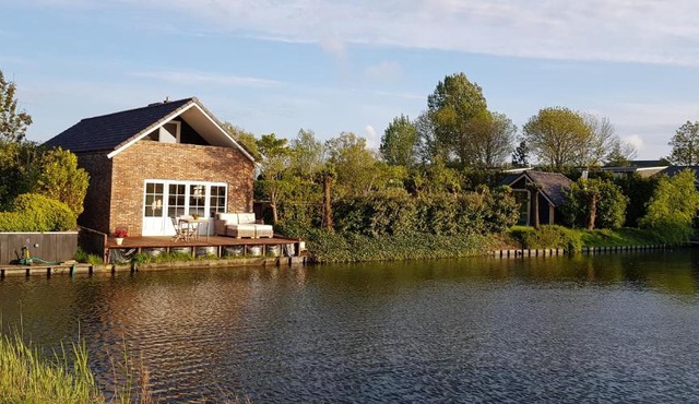 Prachtig vrijstaand appartement aan het water