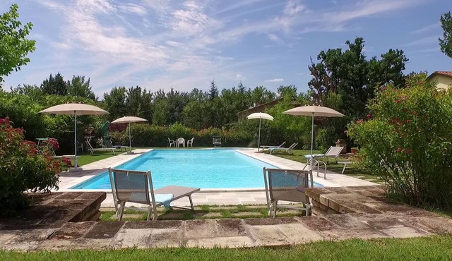 Pretty independent House near Anghiari,7 bedr/baths, patio, pool, garden, AC