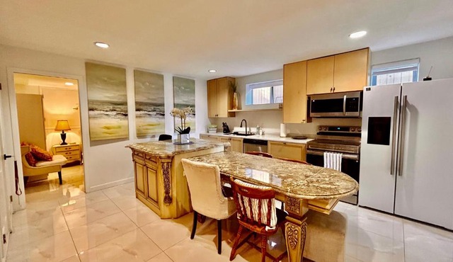 Private 2BR family Suite Near YVR airport & Transit & Golf course