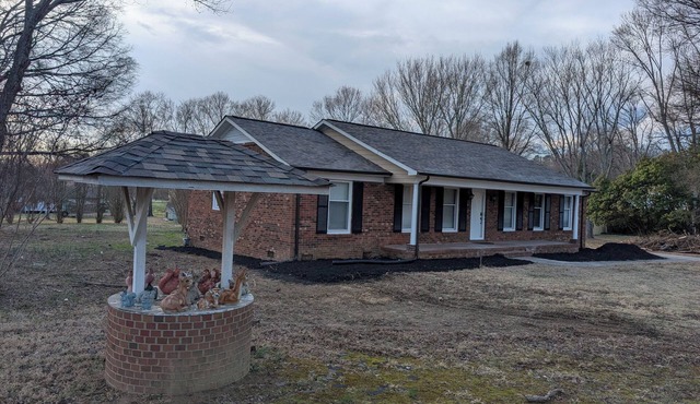 Private 3BR Retreat w/Large Yard, Den & Enclosed Patio in Greensboro