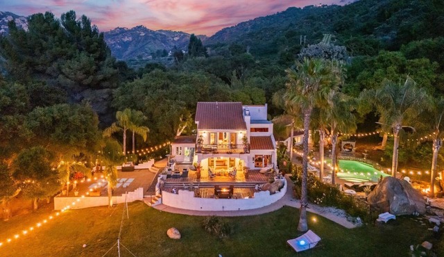 Private 5 Acre Malibu Retreat – 2 Homes, 3 Apartments, Sauna, Pool - SLEEPS 30+