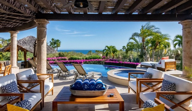 PRIVATE, AMAZING VIEW OF OCEAN, BEACH CLUB ACCESS WITH GYM AND RESTAURANT