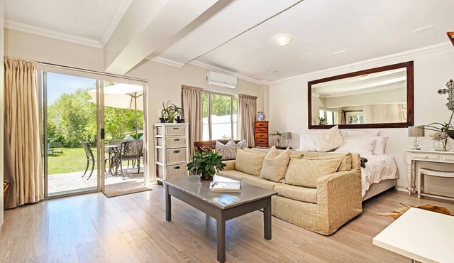 Private Apartment Located on Golfing Green in Exclusive Winelands Estate