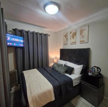 Private Ensuite Guest Suite 4km from Sandton City and Nelson Mandela Square
